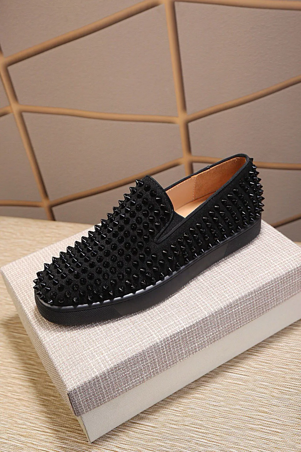 Men's shoes💰: 460💰christian louboutin (CL red sole shoes) counter nail series, high-top casual sneakers for couples📢 📢 📢 Exclusive hot style release🎈🎈💪Movable latex feet👻Finished outsole line [Proud]😝Female 35-40#Male 38#-46, global supply😝 [Top version]: Original imported cowhide upper, top original leather lining, original molded TPU outsole, original 1:1 detail processing, original shoe last.